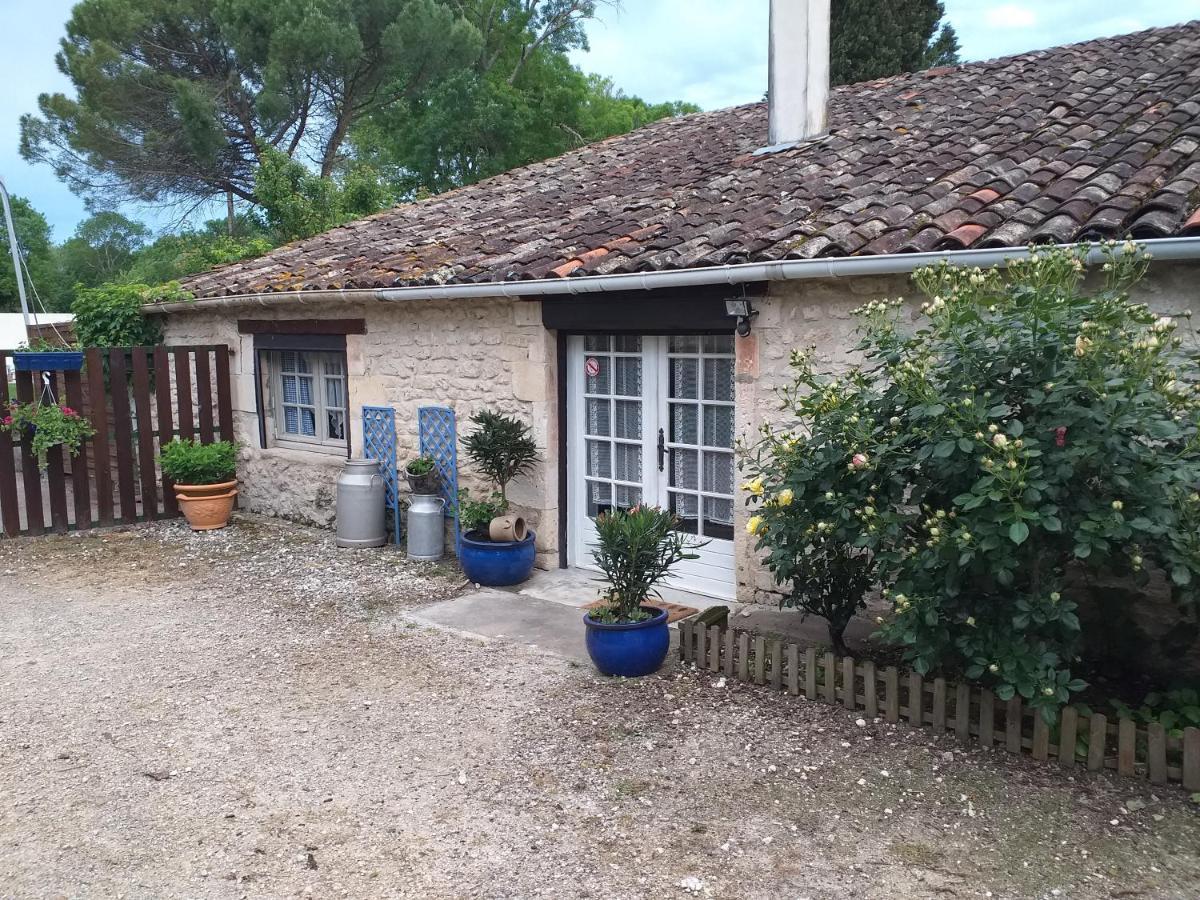 Bed and Breakfast Les Demeures De La Laigne Allas-Bocage Екстер'єр фото