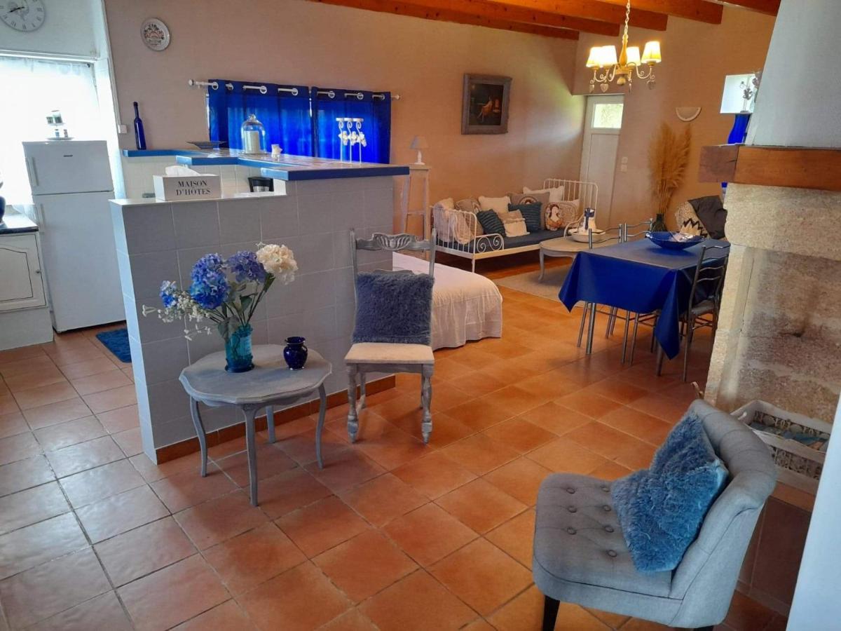 Bed and Breakfast Les Demeures De La Laigne Allas-Bocage Екстер'єр фото