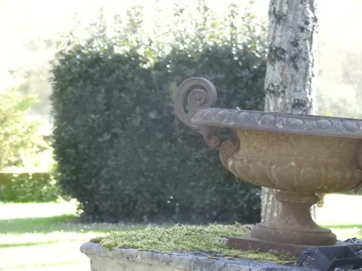 Bed and Breakfast Les Demeures De La Laigne Allas-Bocage Екстер'єр фото