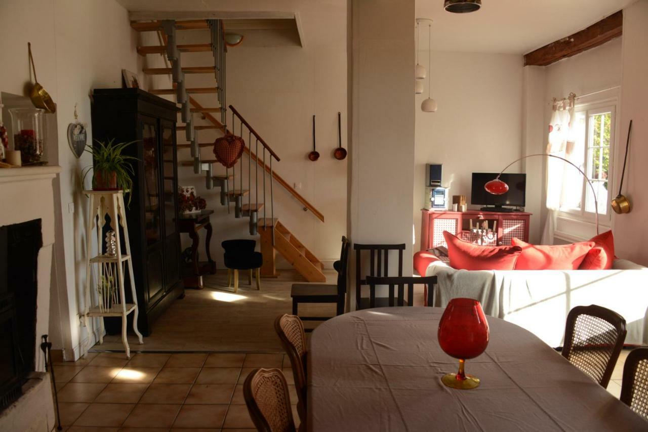 Bed and Breakfast Les Demeures De La Laigne Allas-Bocage Екстер'єр фото