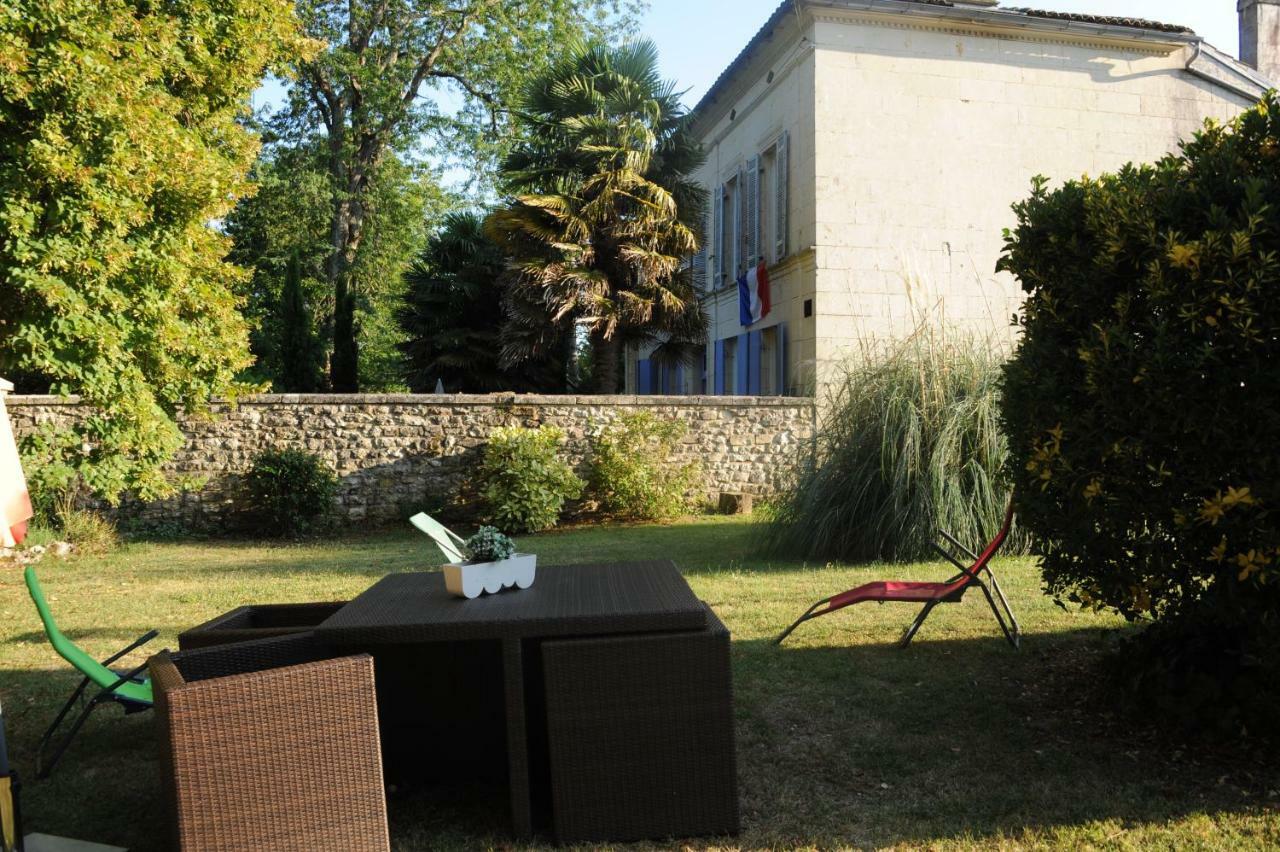 Bed and Breakfast Les Demeures De La Laigne Allas-Bocage Екстер'єр фото