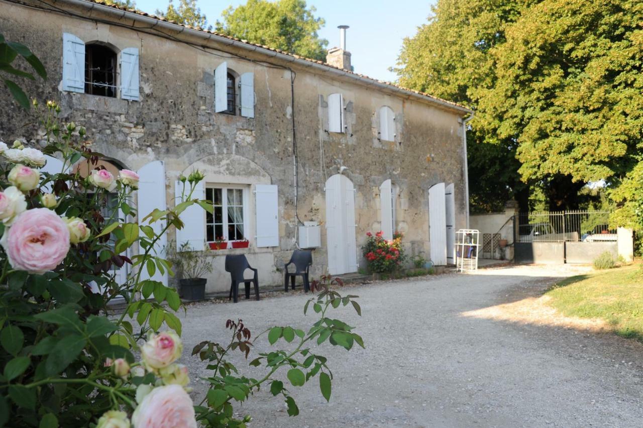 Bed and Breakfast Les Demeures De La Laigne Allas-Bocage Екстер'єр фото