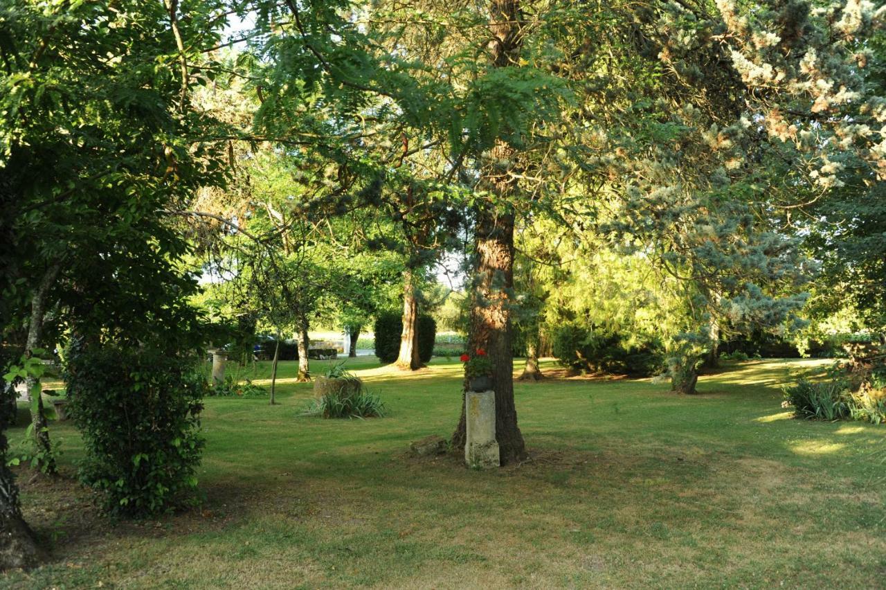 Bed and Breakfast Les Demeures De La Laigne Allas-Bocage Екстер'єр фото